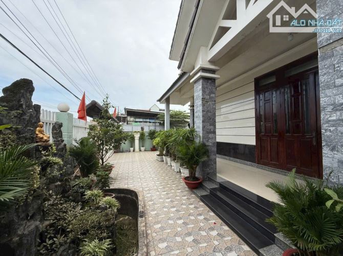 BÁN BIỆT THỰ VIP 300M2 GIẢM 2 TỶ NGANG GIÁ ĐẤT. MẶT TIỀN ĐƯỜNG KÍNH NỔI 20M. NHÀ PHỐ DĨ AN - 3