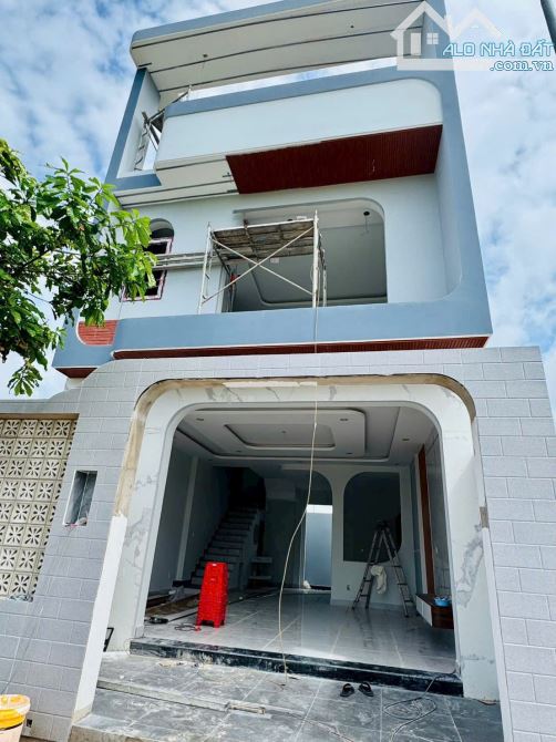 Nhà MỚI Xây, gần bến xe Hóc Môn Mới, 150m2 1 trệt 2 lầu, SHR, 2.8 tỷ - 3