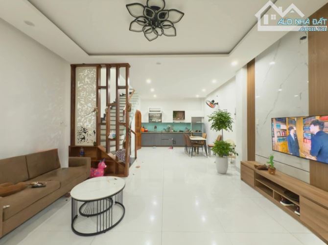 Nhà 4 tầng trung tâm Hải Châu - di chuyển thuận tiện - tiện ích vượt trội, an sinh tốt. - 3