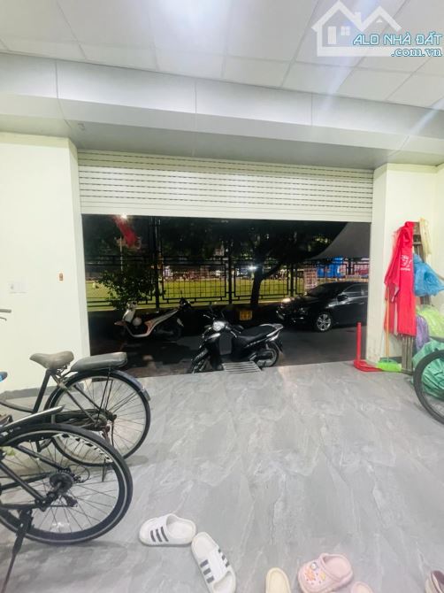+BÁN GẤP-NHÀ TRUNG TÂM HÀ ĐÔNG - NHÀ DÂN XÂY LÔ GÓC 2 MẶT THOÁNG - Ô TÔ ĐỖ CỬA VÀO NHÀ - K - 3