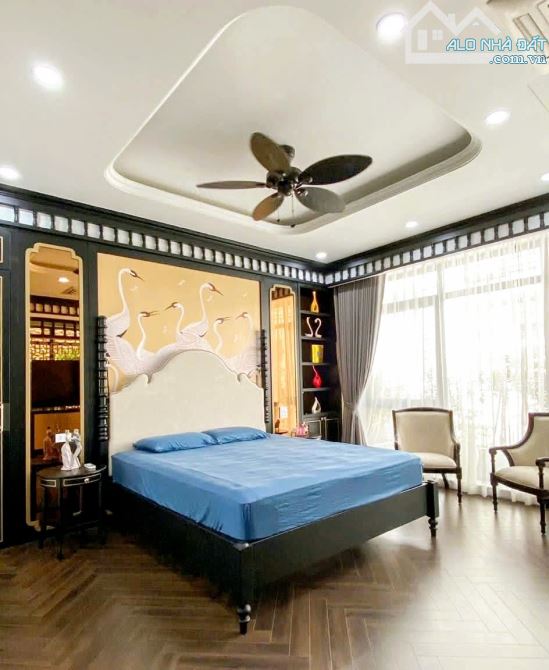 Bán biệt thự Tây Hồ khu Vườn Đào cực Vip 290m x 4 tầng, mặt tiền 16m có hầm. Giá 150 tỷ - 3