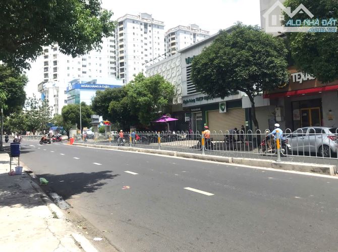 Chỉ 1 căn duy nhất: Lô góc Chùa Bộc – Ô tô vòng quanh – Mặt tiền khủng 13m - 3