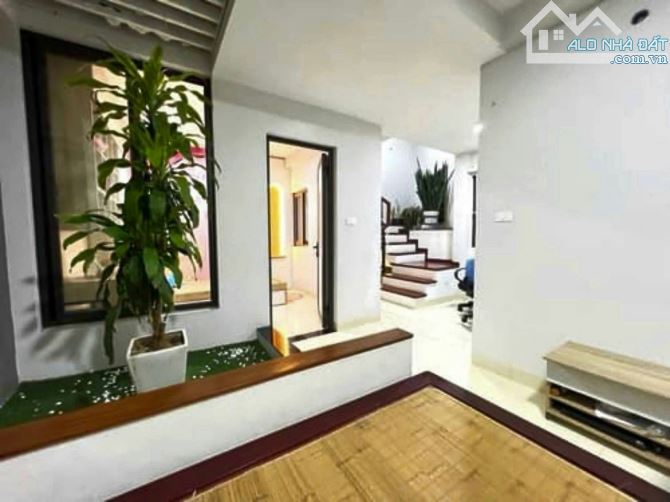 SIÊU PHẨM NHÀ ĐẸP MỄ TRÌ: 40M2 5 TẦNG - LÔ GÓC - DÂN XÂY - NGÕ THÔNG - Ô TÔ QUA NHÀ! - 3