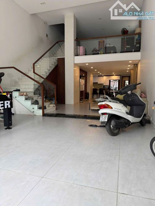 Mới! Căn Góc 2 Mặt Tiền Trần Phú, P.8 Q.5 Đoạn 2 Chiều Cực Đẹp - DT 6x20m - giá 40 tỷ - 3