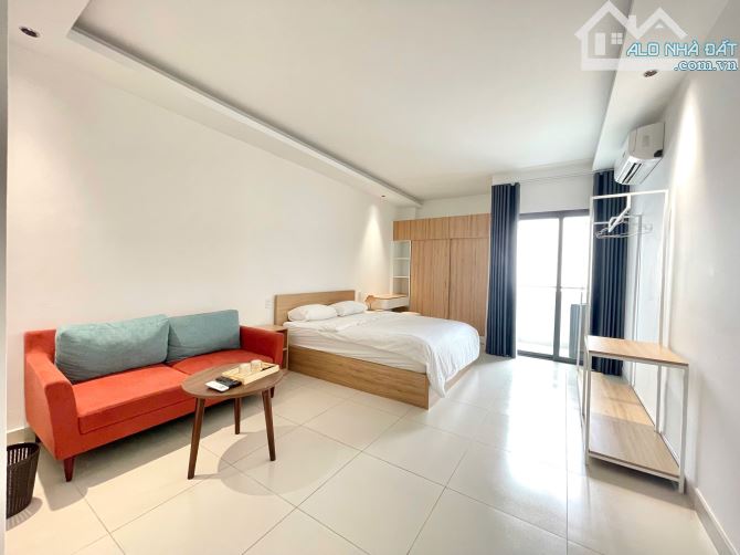 CĂN STUDIO FULL NỘI THẤT BAN CÔNG CỰC RỘNG 40M2 Ở QUẬN 1 - 3