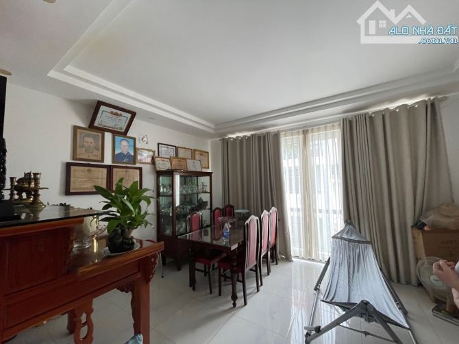 Bán nhà đẹp hẻm thông xe tải khu HOàng Long - Lê Đức Thọ, DT 5x12m, hầm 4 tầng, ở liền,12t - 3