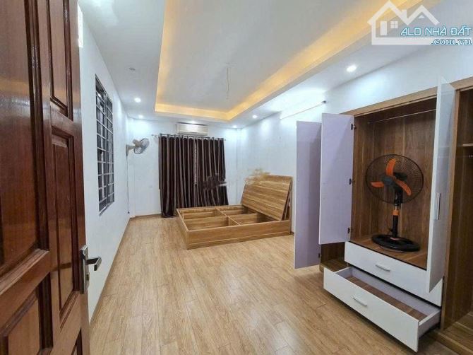 Cho thuê nhà nguyên căn ngõ 205 Định Công Thượng, 5 tầng x 40m2, 3 ngủ, 11 Triệu/th - 3