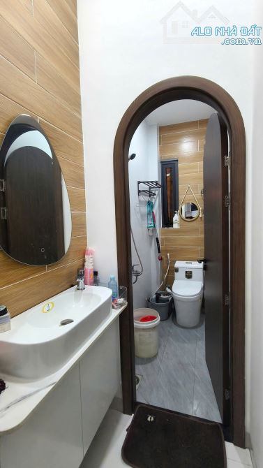CẦN BÁN CĂN NHÀ PHỐ 1 TRỆT 2 LẦU GIÁP QUẬN 2 TẶNG FULL NỘI THẤT CHỈ 6.5 TỶ - 3