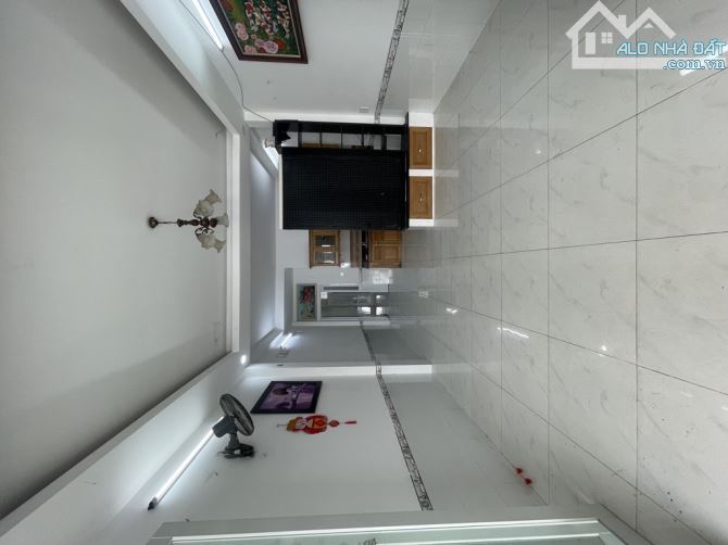 NHÀ 2 TẦNG LÔ NHÌ ĐƯỜNG 17 LÂM VĂN BỀN - GẦN TRƯỜNG NGUYỄN HỮU THỌ - GẦN 70M2 CHỈ 5.3 T.Ỷ - 3