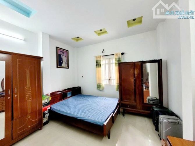 Bán nhà NGON , Phước Long, TP HCM, DT 160m2, 3 tầng, 14 phòng, Sổ Hồng, giá 9.35 tỷ. LH: - 3