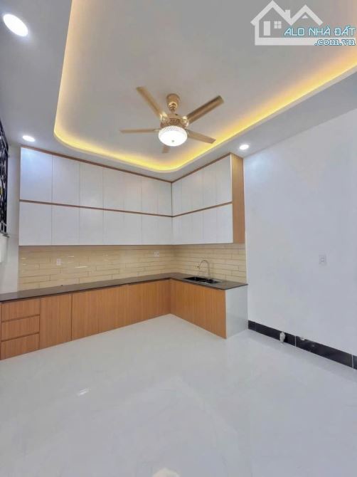 Bán nhà lầu mới xây 1 xẹc đường lớn - cách chợ Thạnh Phú 500m - 3