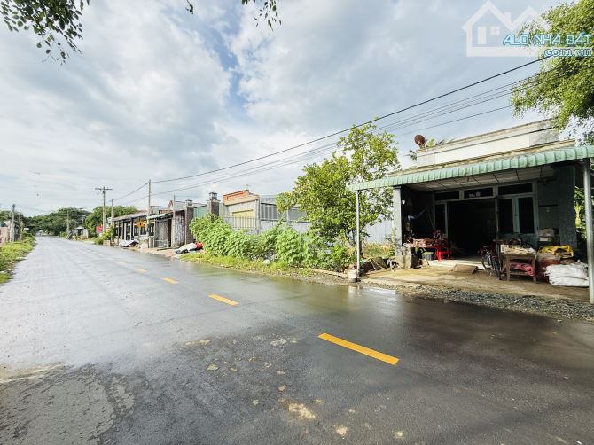 ĐẤT MẶT TIỀN – ĐỨC HOÀ – DT: 343m2 ( 11 X 34 ) - ĐẤT Ở - SỔ HỒNG VUÔNG VỨC- GIÁ CHỈ 2,9 TỶ - 3