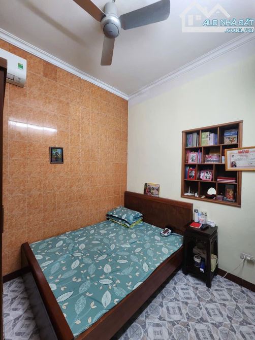 hôn khẩu Đống Đa, Nhà dân xây kiêm cố, 6 ngủ rộng, ngõ thông rộng, gần phố, ở thích - 3