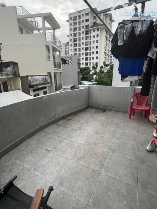 🏡B.án n.hà Lạc Long Quân - 68m2 - 3 T.ầng - N.gang 4m - HXH , An ninh - 8pn 🏡 - 3