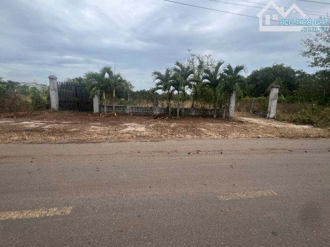 MỘT LÔ ĐẤT ĐẸP NHẤT THỊ TRẤN ĐẤT ĐỎ  MẶT TIỀN ĐOÀN CHUNG CÒN,  Dt 1008 m 18,3 m mặt tiền l - 3