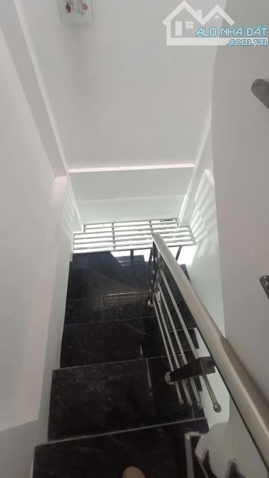 BÁN NHÀ ĐẸP KIM GIANG- THANH TRÌ - 44m² – 7 TẦNG THANG MÁY –12.5 TỶ Ô TÔ ĐỖ CỬA - 3