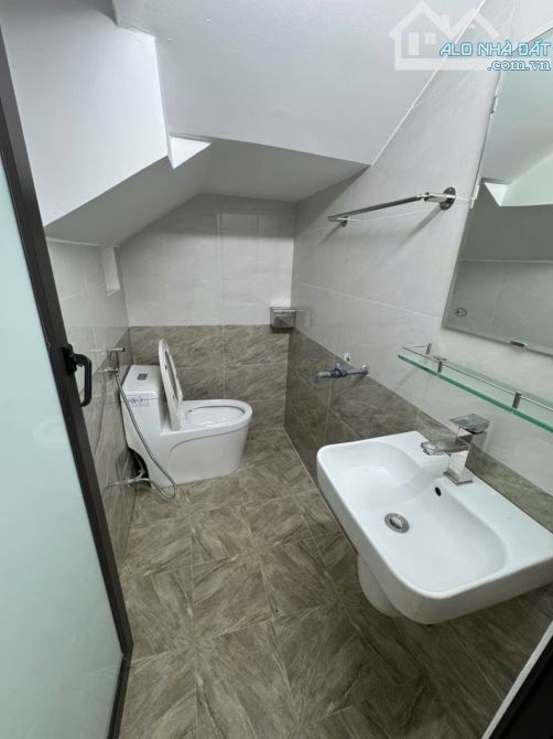 Bán nhà mặt ngõ ô tô đỗ cửa 3.5 tầng sạch sẽ đẹp 2 mặt thoáng mát tuyến 2 Ngô gia tự - 3