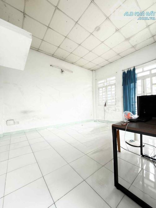 NHÀ 2 TẦNG 80M2 NGANG HƠN 5 MÉT Ô TÔ CÁCH 10M GẦN LÊ THỊ RIÊNG QUẬN 12 - GIÁP GÒ VẤP. CHỈ - 3