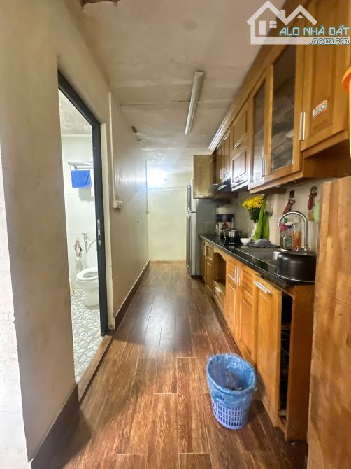 Cần bán Tập Thể Bách Khoa - Tầng 2 - 90m2 x 3 ngủ 1 khách 1 bếp 1 phòng ăn 2 bancong 2 vs - 3