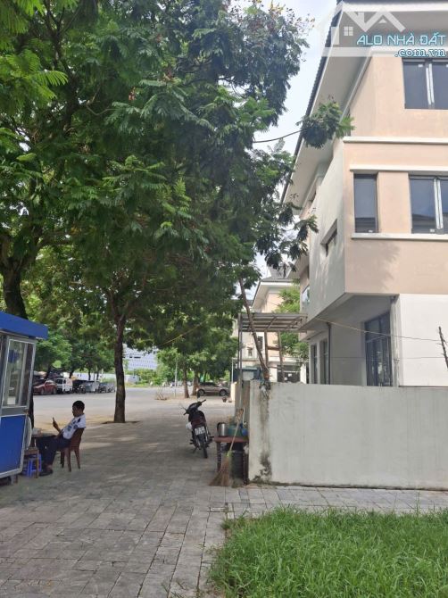 BÁN BT AN QUÝ VILLA KĐT DƯƠNG NỘI LÔ GÓC SIÊU THOÁNG- 236M2 GIÁ CHỈ 189TR/M² - 3