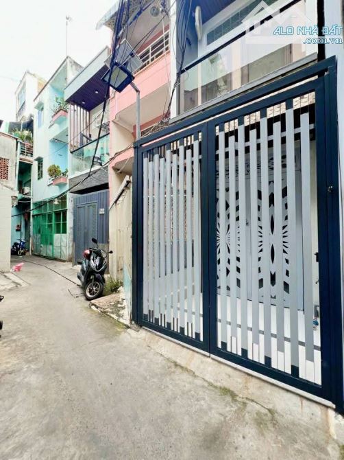 BÁN NHÀ MỚI ĐẸP Ở NGAY 3TẦNG DTSD 50M2 NỘI THẤT XỊN HẺM THÔNG LÊ ĐẠI HÀNH GIÁ 3.X TỶ - 3