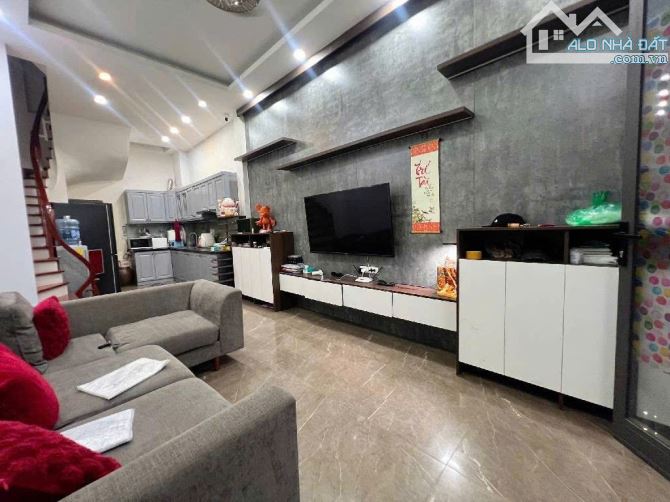 BÁN NHÀ NGỌC THỤY – LONG BIÊN - 38M2 x 5 TẦNG – GIÁ 8.1 TỶ - 3