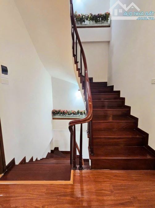 Phân lô Cầu Giấy - 60m2 - 5 Tầng - Vỉa hè rộng 5m - Kinh doanh đỉnh - 3x Tỷ - 3