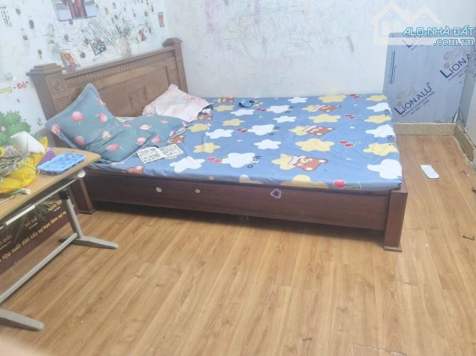 Cho thuê nhà nguyên căn ngõ 76 Vĩnh Hưng, LĨnh Nam ,Hoàng Mai. DT 20m x 3 tầng, giá 6tr - 3