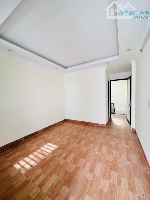 Nhà Đẹp 5 Tầng Gần Phố – Giá Tốt 🔥 Bán nhà mới Hồ Tùng Mậu – gần Cầu Giấy 📐 36m² | 5 tần - 4