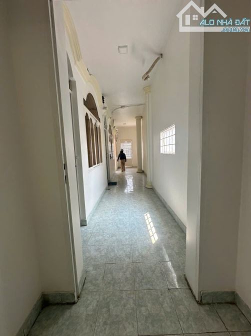 Bán nhà mặt tiền Đồng Tâm-Hóc Môn-cách Nguyễn Ảnh Thủ 20m-2tầng sân thượng-6phòng ngủ-10t5 - 4