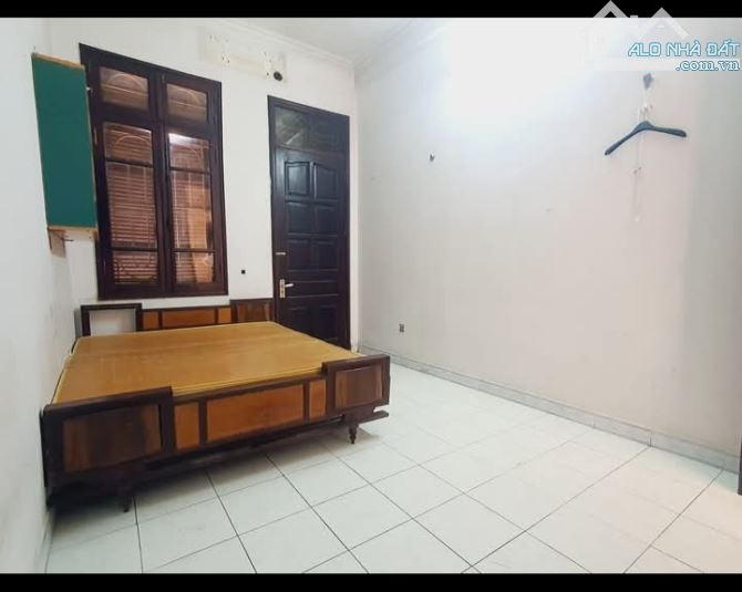 Cần bán nhà căn góc mặt ngõ ô tô chánh đỗ kinh doanh sầm uất Nguyễn Chí Thanh. - 4