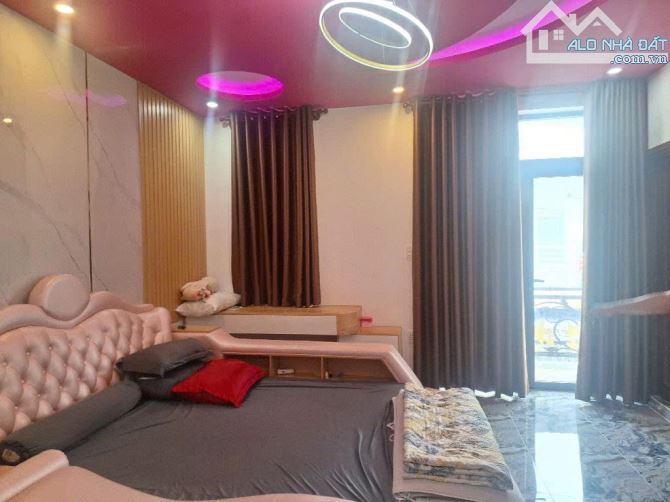 Bán gấp nhà 3 tầng phường Phú Thuận (giảm 800tr); 7,2x19m; cách Phú Mỹ Hưng 2 phút - 4