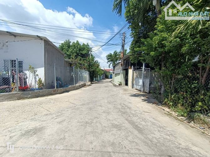 Lô góc 2 mặt tiền đường thôn Đông Dinh ,Diên Toàn giáp ranh Diên An. - Đường rộng 6m và 4, - 4