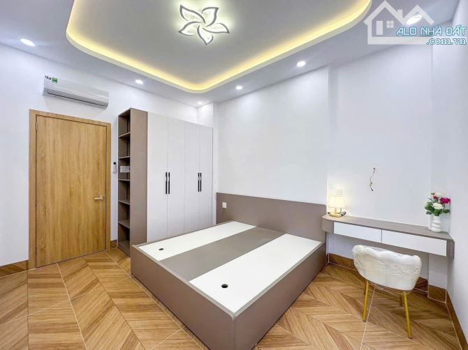 Bán nhà ngay Phạm Ngũ Lão, Gò Vấp. Giá: 3 tỷ 019tr, sổ hồng riêng, DT:  668m - 4