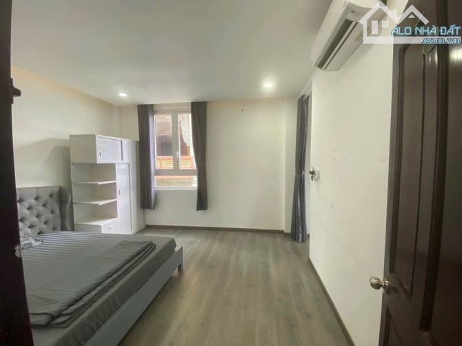 Ngộp Bank : CHDV 2 Mặt tiền ngay PHAN XÍCH LONG, DT: 11x18m, 4 Tầng, HĐT : 4.300$/Th - 4