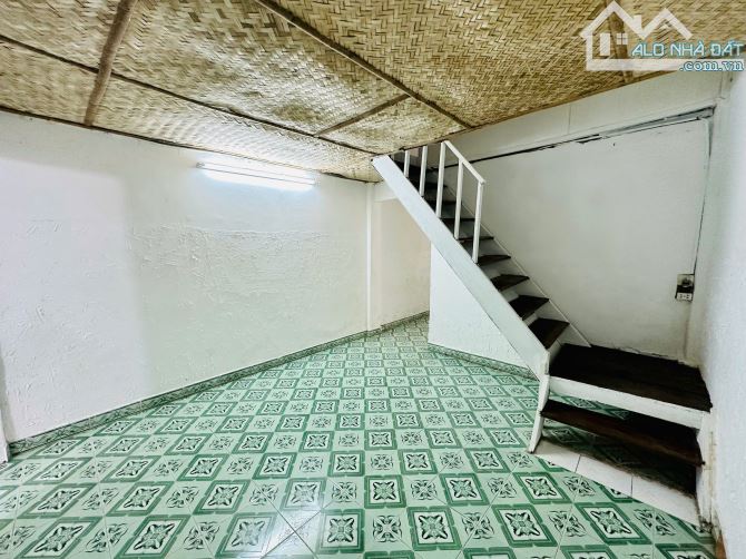 Giá 10.5 triệu- Hẻm Xe Oto Đinh Bộ Lĩnh - Trệt lững, 3PN , 1WC - 4