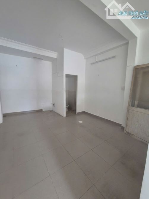 MT nguyễn quý anh. DT: 4x12m nhà 1 lầu. vị trí kinh doanh đông đúc. - 4