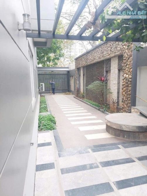 Bán Biệt Thự Vườn Đào - Tây Hồ - 2 Mặt ngõ Vỉa hè Thang máy. DT 255M2. Giá 150 Tỷ. - 4