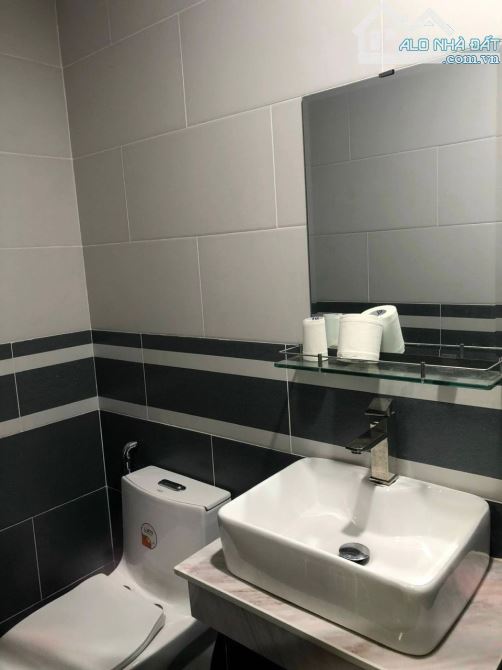 Nhà hiếm Lê Quang Định duy nhất 1 căn 2 mặt HXH(4,85x12m)nở hậu sẵn kết cấu. Gía 10tỷ5 - 4