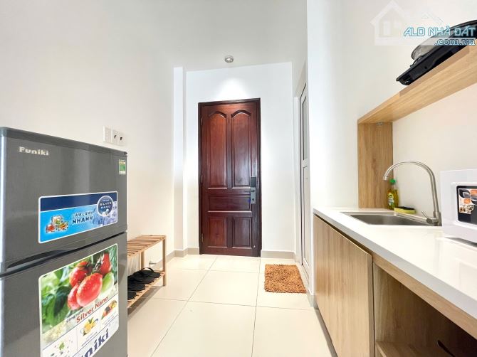 CĂN STUDIO FULL NỘI THẤT BAN CÔNG CỰC RỘNG 40M2 Ở QUẬN 1 - 4