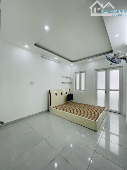 Bán nhà Nguyễn Cư Trinh Quận 1- Gần 30m2- 2PN- Gần hxh sát MT- Shr hoàn công đủ- 3 Tỷ x - 4