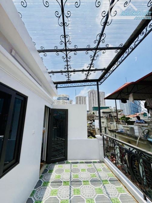 Nhà phố Nguyễn Khang - Dân xây - mới 100% - Ô tô vào nhà - giá nhỉnh 10 tỷ - 4