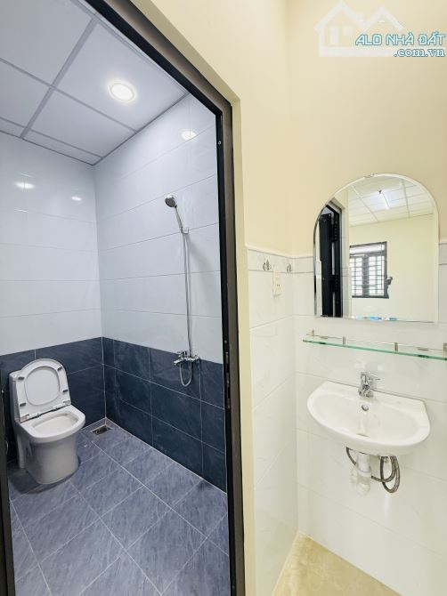 GIÁP TÂN PHÚ - DT: 62m2  ( 4,2 X 15 ) - NHÀ BTCT 2 TẦNG 2PN 3WC - KIÊN CỐ – CHỈ NHỈNH 6 TỶ - 4