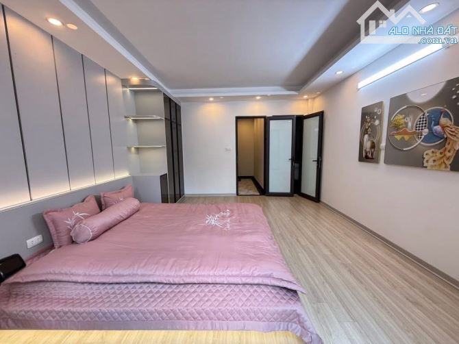 Nhà dân xây - Phố Bồ Đề - có Gara ô tô - sổ đẹp vuông - 52m - 4