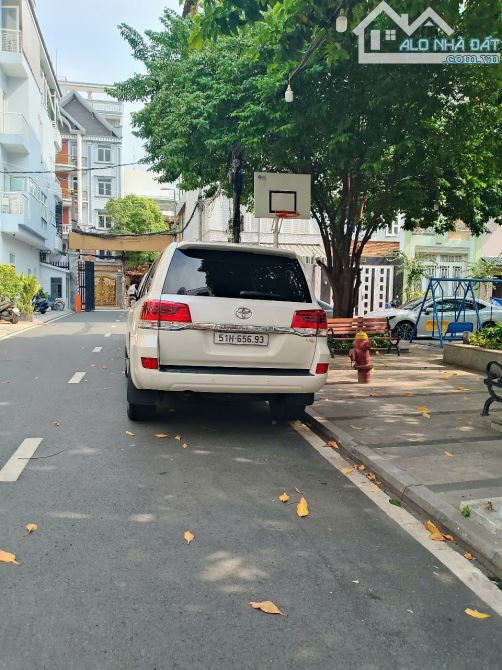 Bán Biệt thự  Ngay Ngỗi Văn Trỗi,P,1O,Phú Nhuận,Dt; 7,5mx21m2,4 Tầng,Giá 46 Tỷ - 3
