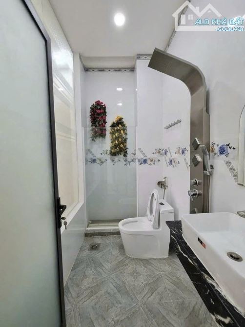 Cô Mai về hưu bán nhà hẻm xe hơi 8m Nguyễn Đình Chiểu, Quận 1. Giá chốt 7 tỷ 570/ 4mx16,8m - 4