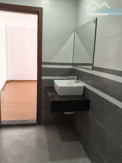 BÁN NHÀ TRUNG TÂM THẠCH BÀN Ô TÔ ĐỖ CỬA - 10 M RA ĐƯỜNG HAI. Ô TÔ TRÁNH  GẦN KHU CÔNG  NGH - 4