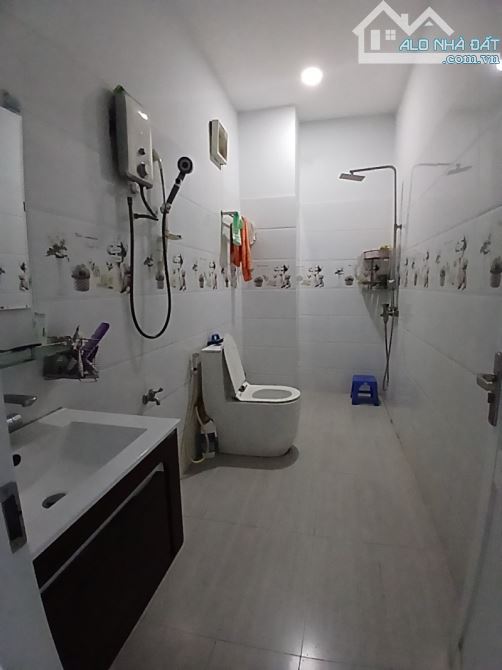 Bán nhà 3 tầng, 3PN Trần Thị Điệu, Phước Long, TP HCM. DT 95m2, SH, giá 7.35 tỷ. LH - 4