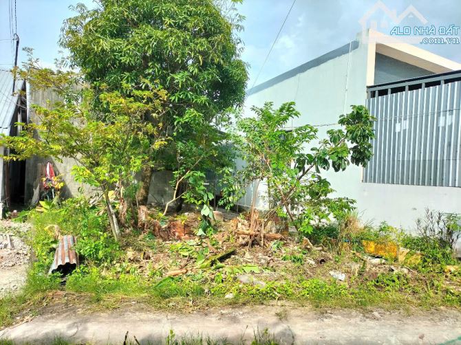 Bán đất kinh doanh phòng trọ đang hoạt động DT : 252m2 đường đi 3m - 4