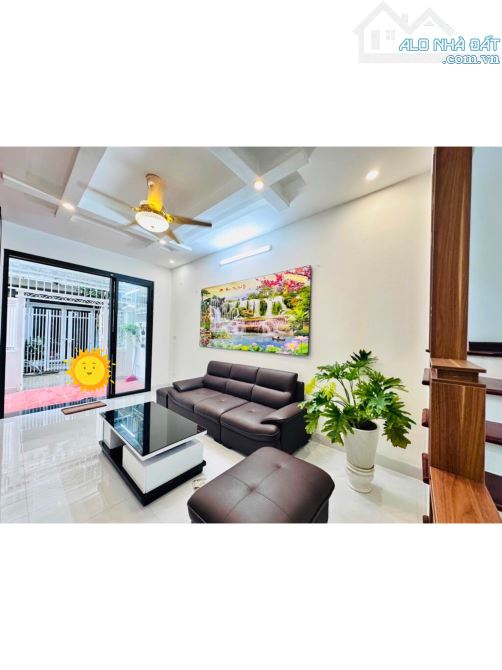 BÁN NHÀ QUAN HOA, CẦU GIẤY - 47M2 - Ô TÔ ĐỖ CỬA - LÔ GÓC - GIÁ 13 TỶ - 4